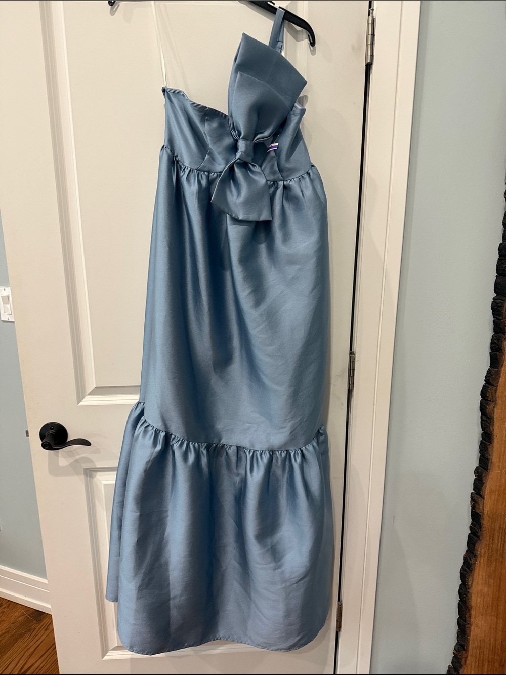 Petal & Pup Betina Bow Front Maxi Dress Blue Strapless Satin NWOT Size M - Picture 4 of 9
